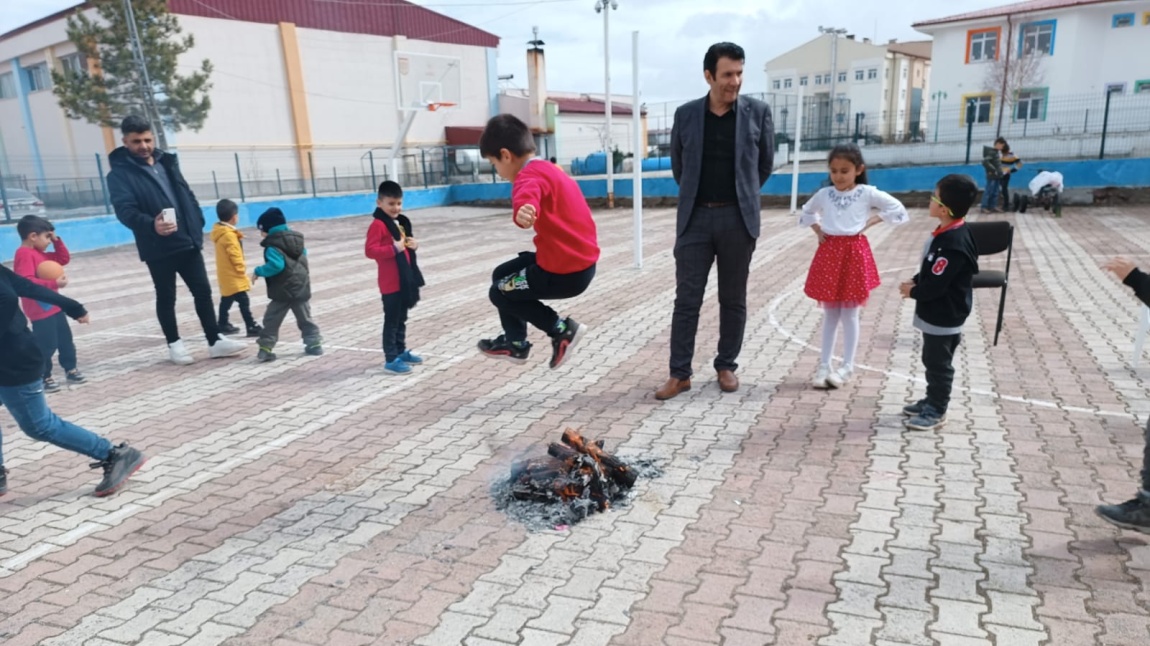 BAHARIN GELİŞİ OKULUMUZDA YAPILAN ETKİNLİKLERLE KUTLANDI.