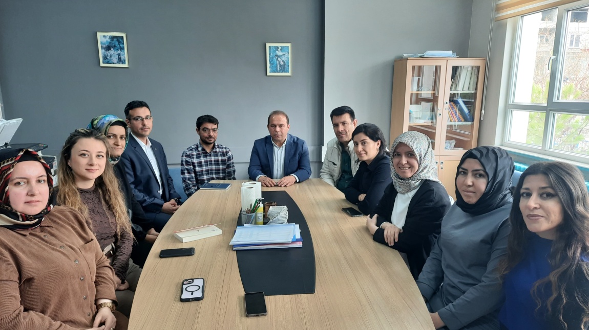İlçe milli eğitim müdürü Sezai Demir ve şube müdürü Akif Çam okulumuzu ziyaret ettiler. 
